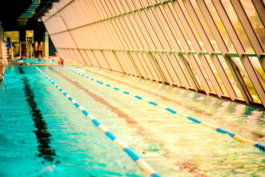 红岗成人混凝土钢结构游泳池项目